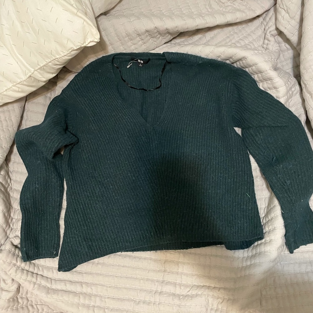 Uniqlo sweater small